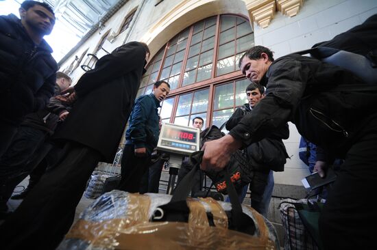 Moscow-Dushanbe train passengers checked on the platform