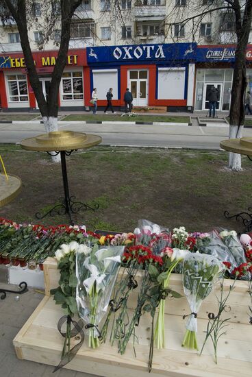 Belgorod residents commemorate victims of shooting incident