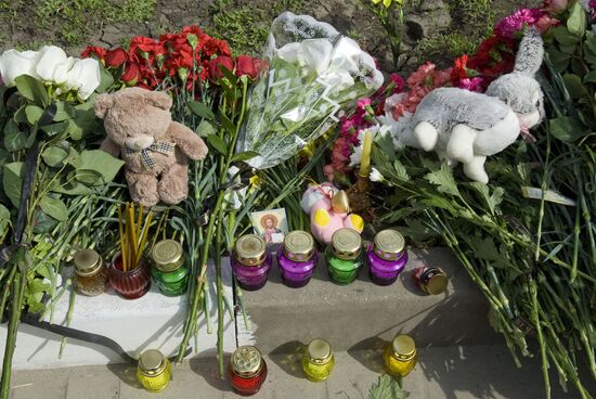 Belgorod residents commemorate victims of shooting incident