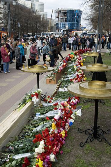 Belgorod residents commemorate victims of shooting incident