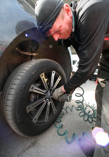 Work of tire centers in Russian cities