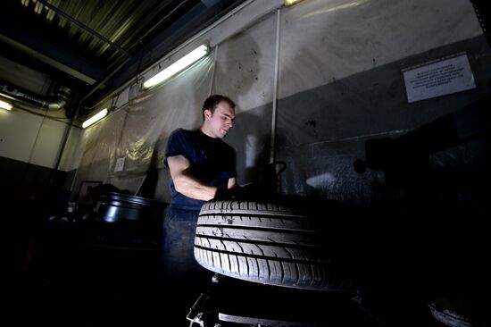 Work of tire centers in Russian cities