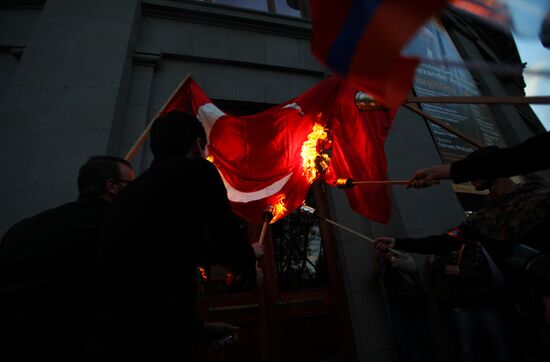 Torchlight procession to commemorate Armenian Genocide