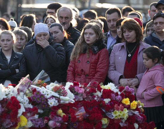 Belgorod residents commemorate victims of shooting incident