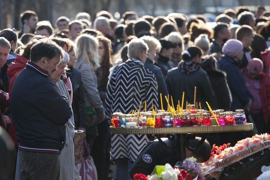Belgorod residents commemorate victims of shooting incident