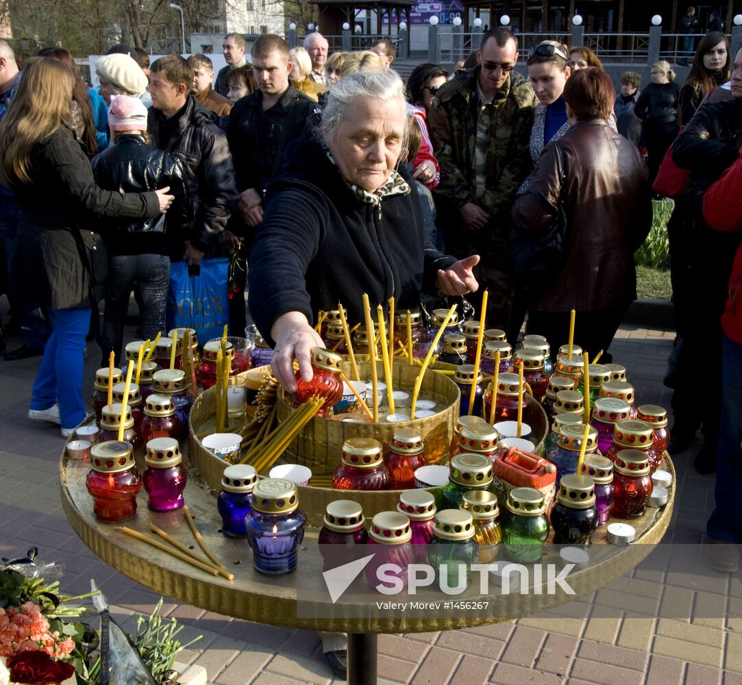 Belgorod residents commemorate victims of shooting incident