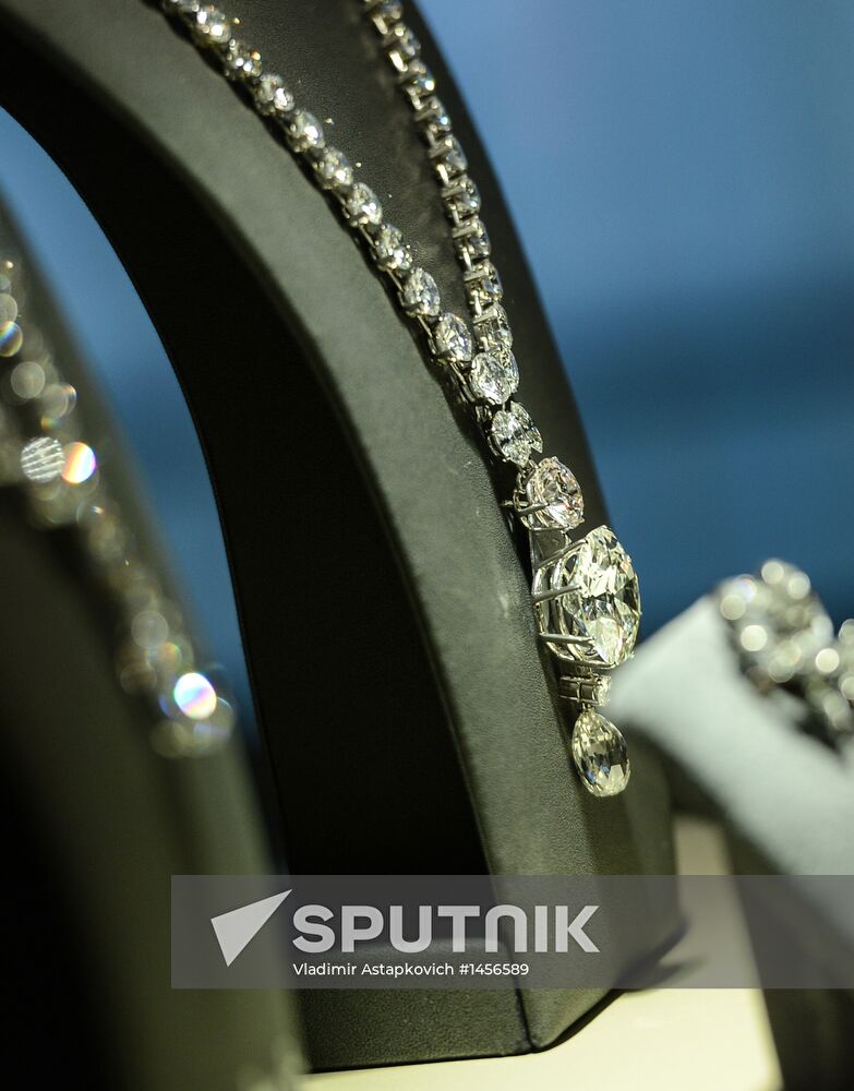 Sotheby's displays Gina Lollobrigida jewelry in Moscow