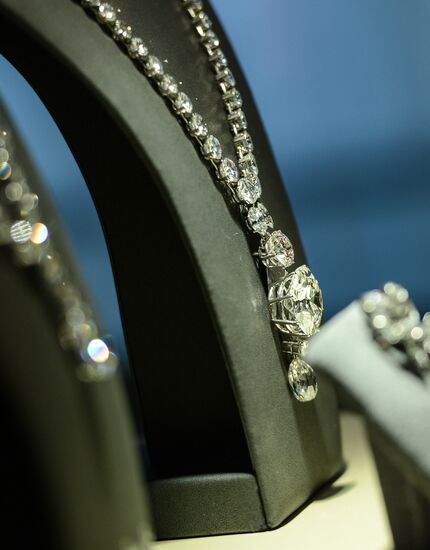 Sotheby's displays Gina Lollobrigida jewelry in Moscow