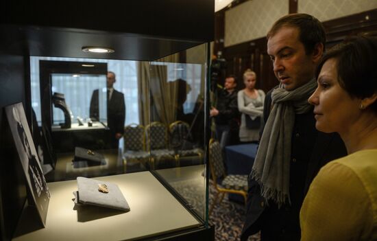 Sotheby's displays Gina Lollobrigida jewelry in Moscow