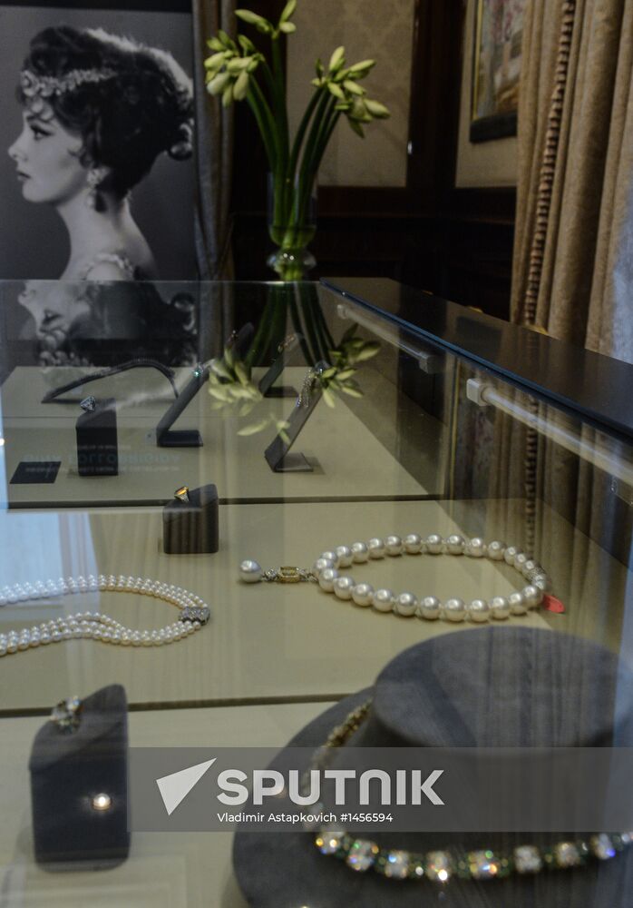 Sotheby's displays Gina Lollobrigida jewelry in Moscow