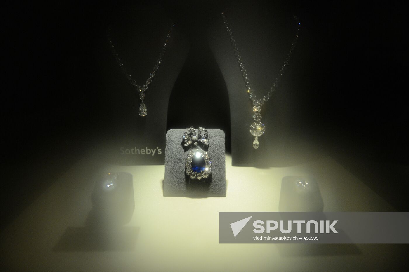 Sotheby's displays Gina Lollobrigida jewelry in Moscow