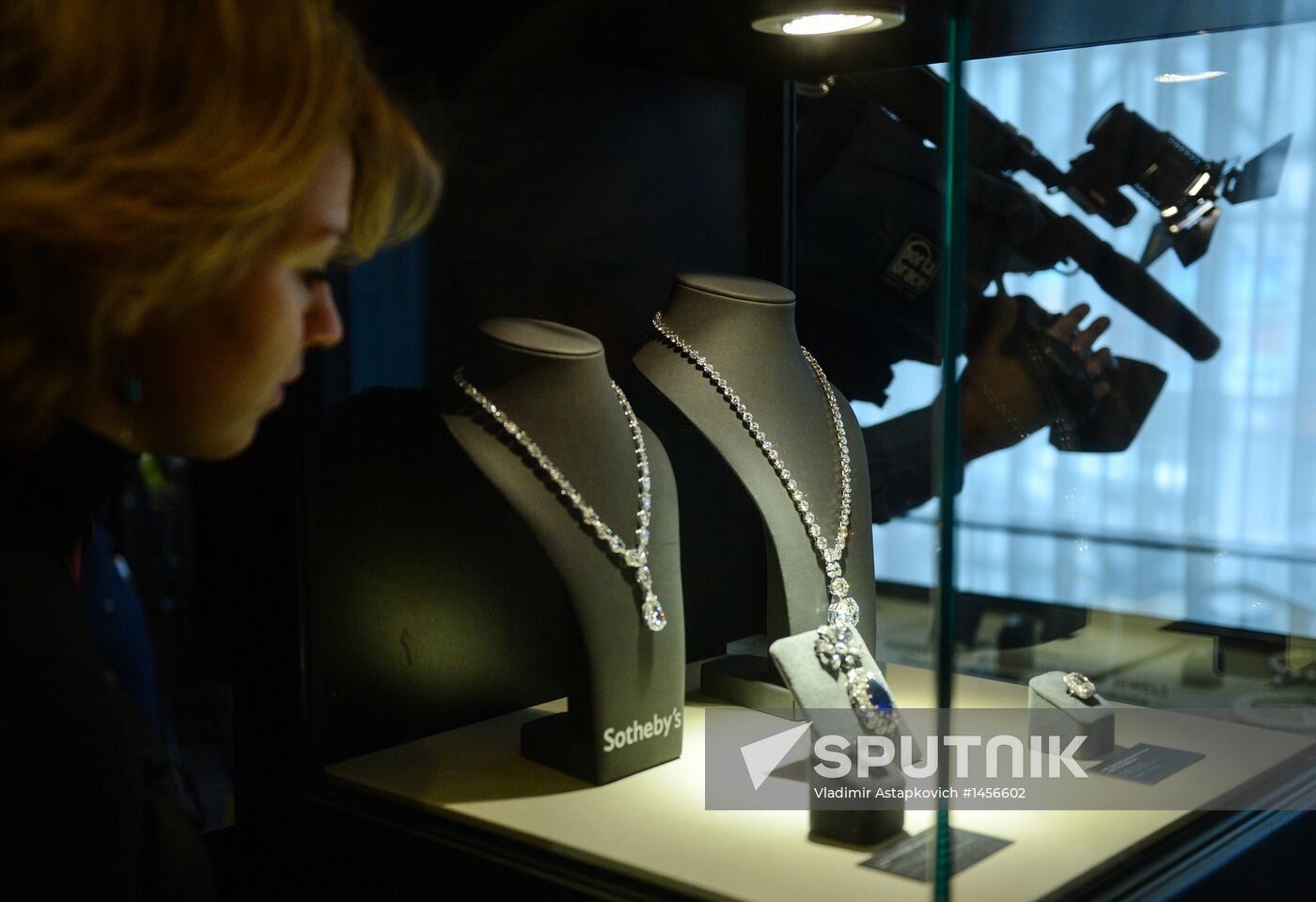 Sotheby's displays Gina Lollobrigida jewelry in Moscow
