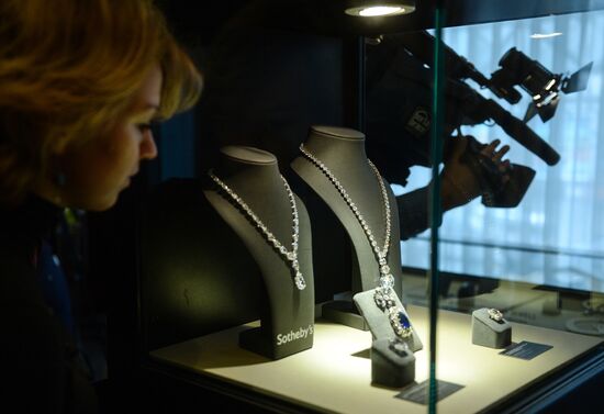 Sotheby's displays Gina Lollobrigida jewelry in Moscow