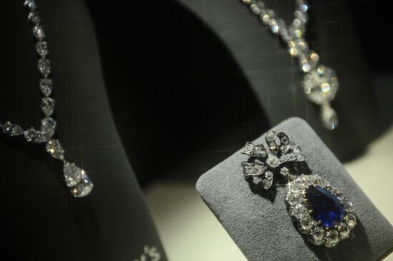 Sotheby's displays Gina Lollobrigida jewelry in Moscow