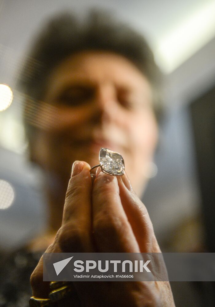 Sotheby's displays Gina Lollobrigida jewelry in Moscow
