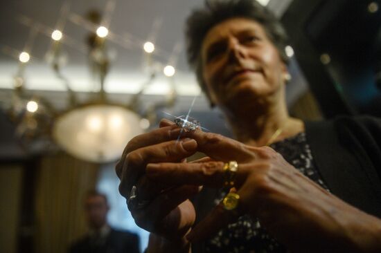 Sotheby's displays Gina Lollobrigida jewelry in Moscow