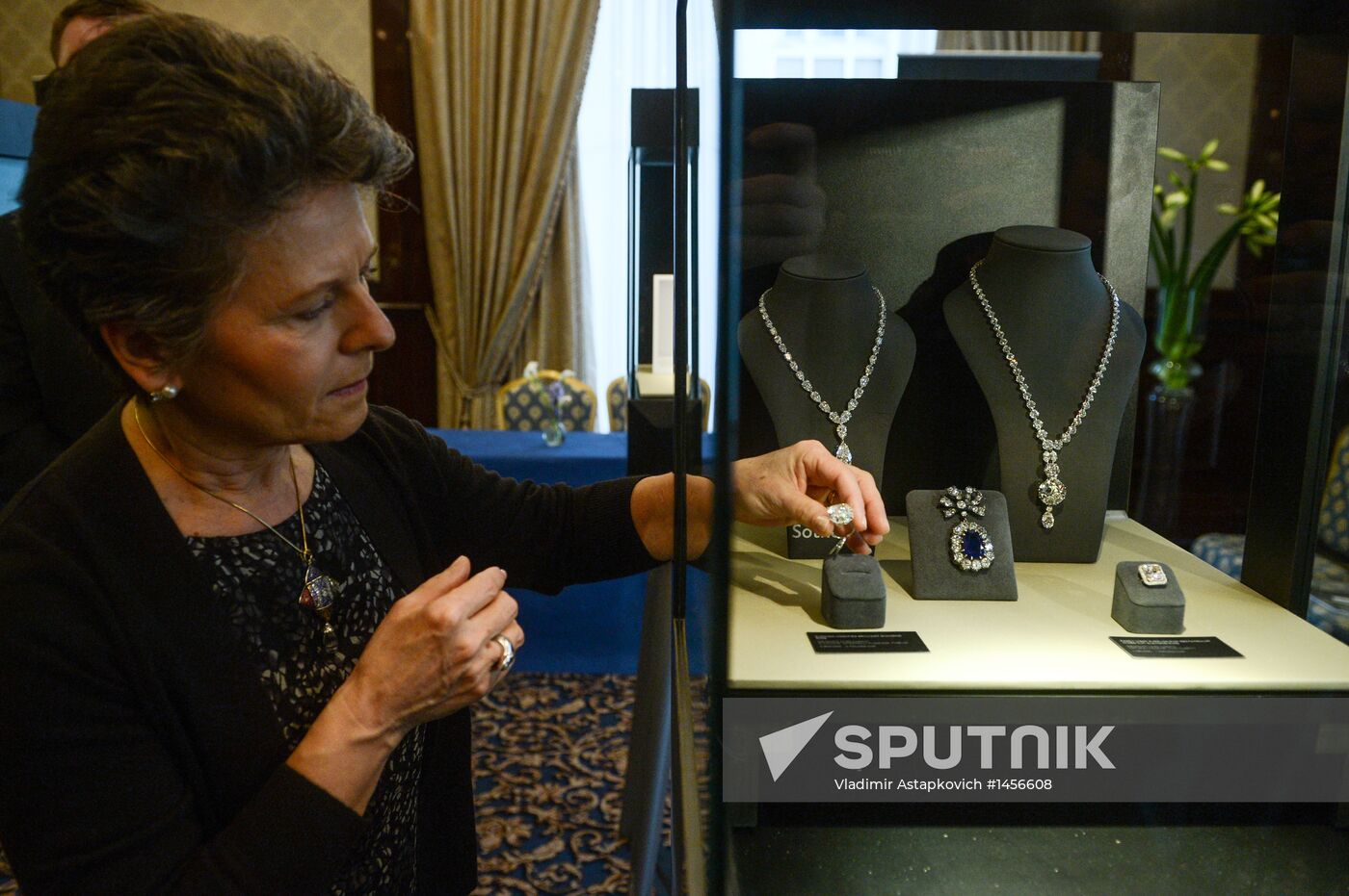 Sotheby's displays Gina Lollobrigida jewelry in Moscow