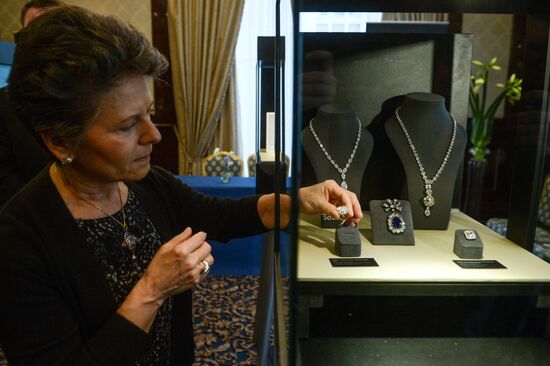Sotheby's displays Gina Lollobrigida jewelry in Moscow