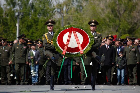Flowers laid at Armenian Genocide Memorial
