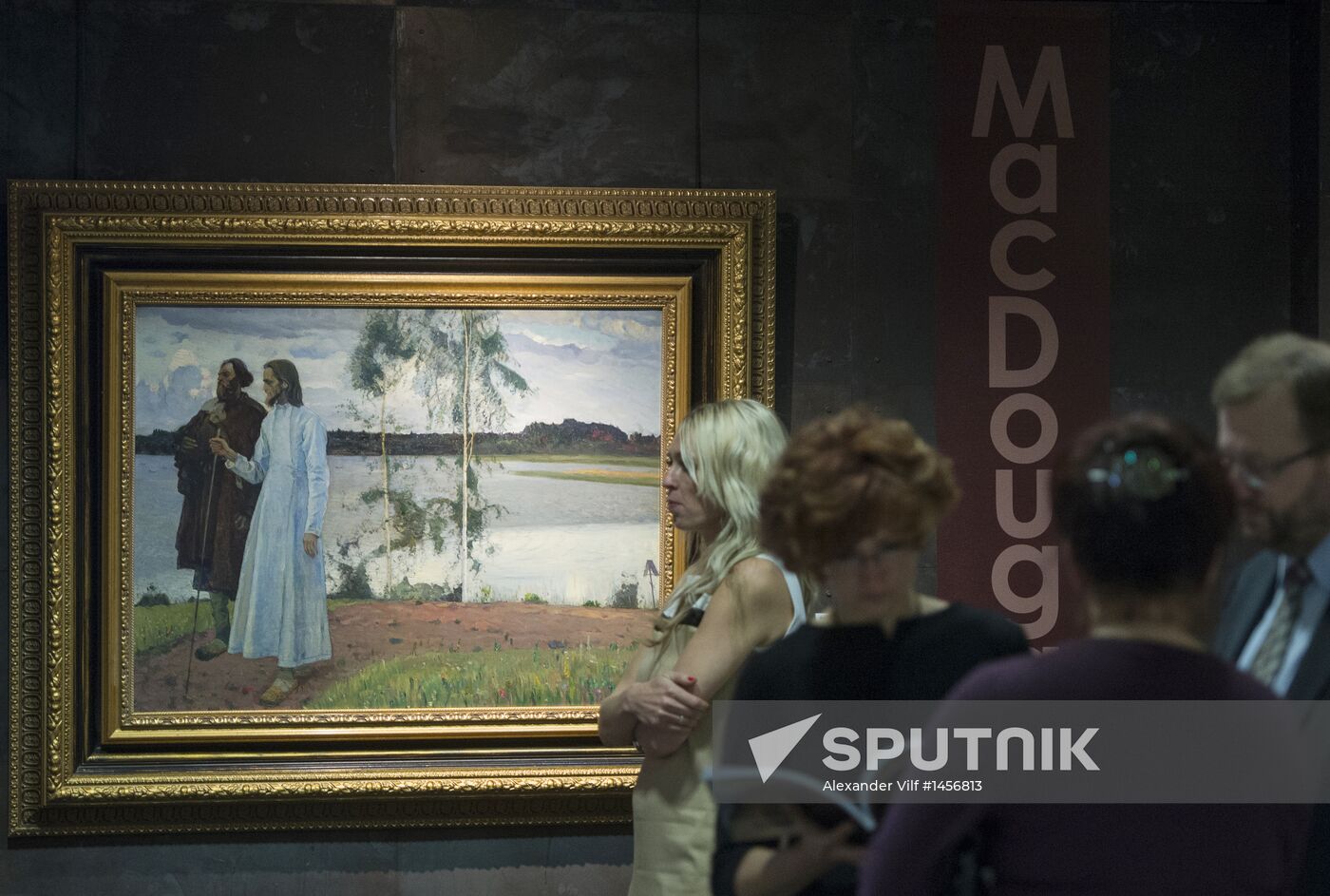 P/c on MacDougall's pre-auction exhibition in Moscow