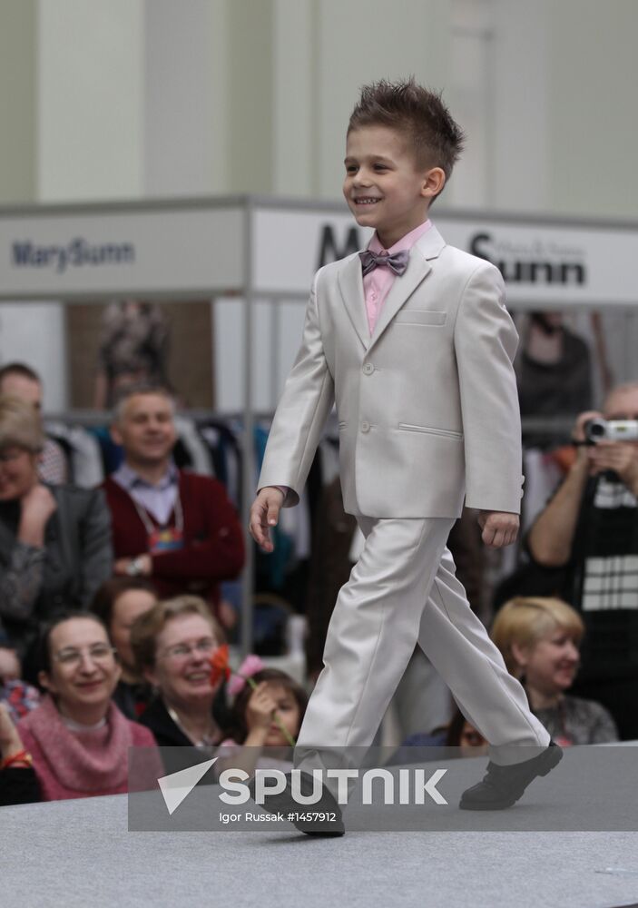 Festival of school uniforms and prom dresses "Aleksandriyka"