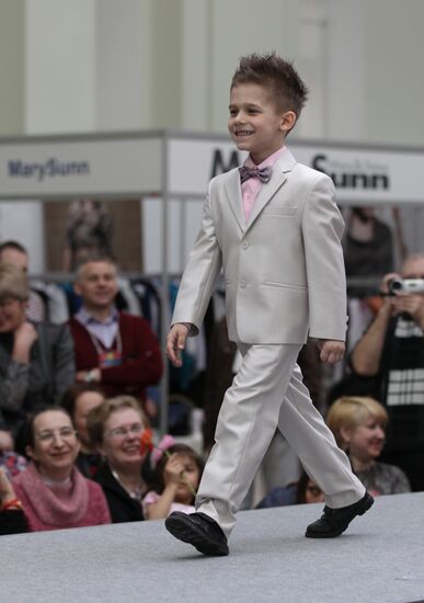 Festival of school uniforms and prom dresses "Aleksandriyka"