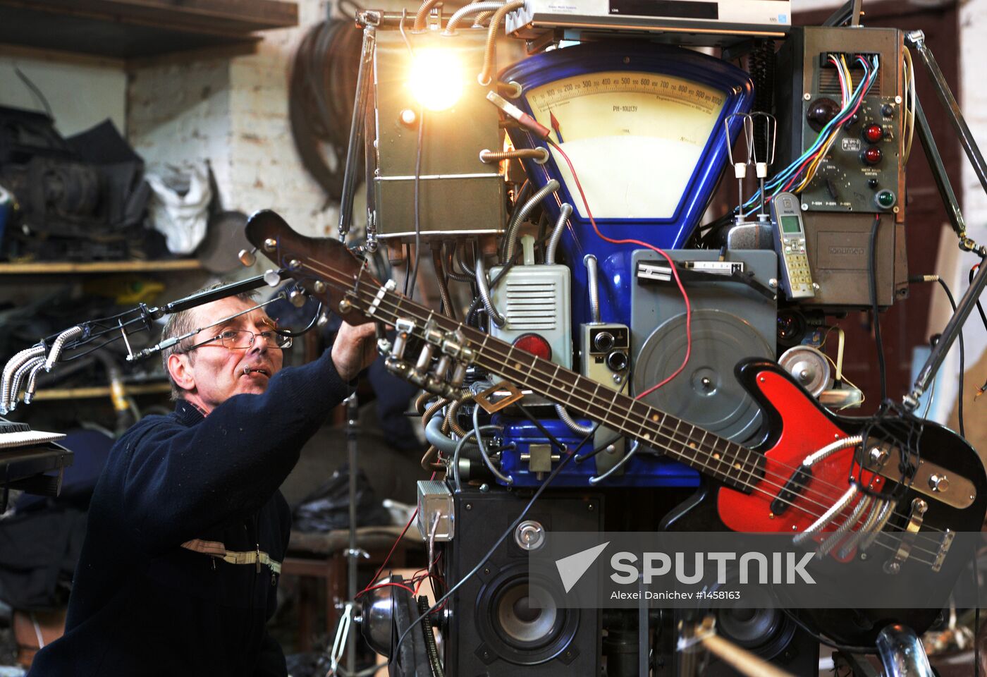 "Man-Orchestra" sculpture installed in St. Petersburg
