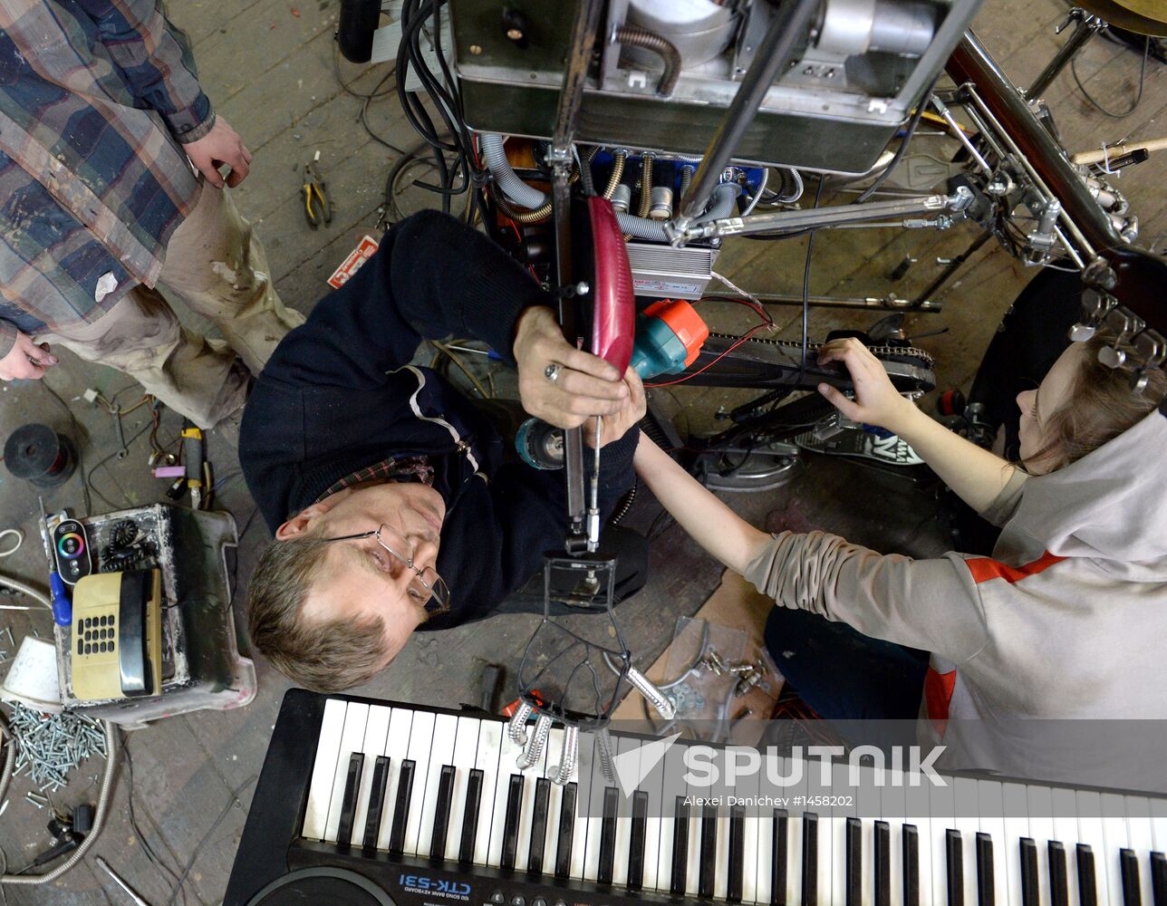 "Man-Orchestra" sculpture installed in St. Petersburg