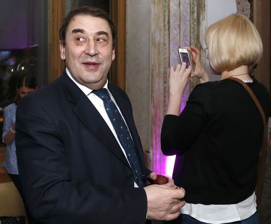 Without Falseness and Obscenities: Six Years of Business FM