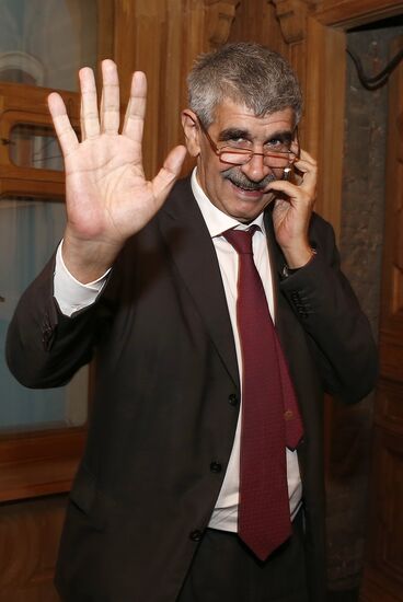 Without Falseness and Obscenities: Six Years of Business FM