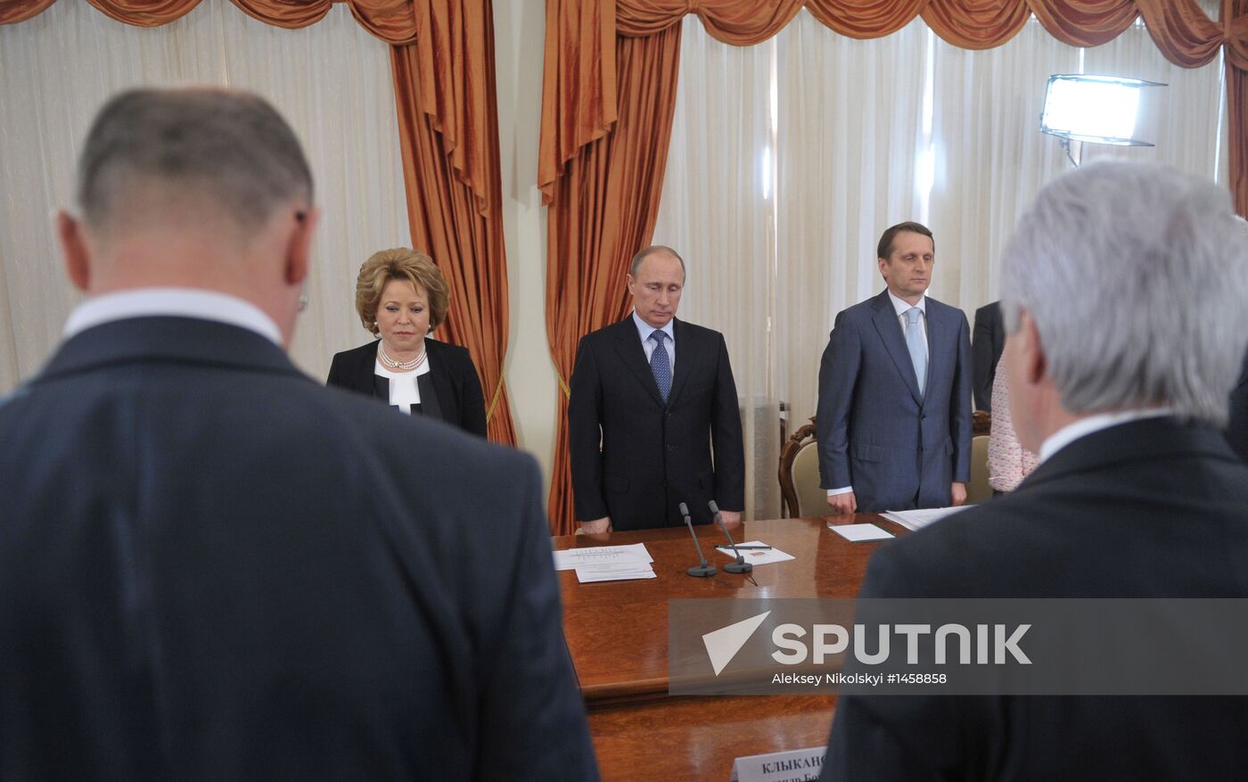 Vladimir Putin meets with members of Council of Lawmakers