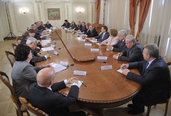 Vladimir Putin meets with members of Council of Lawmakers