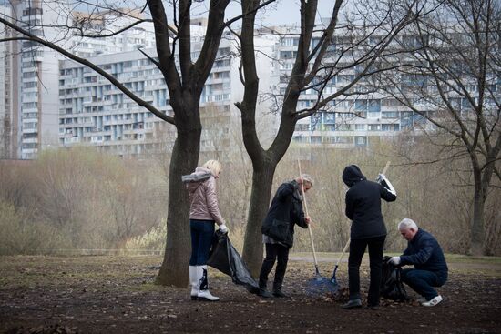 Sergei Sobyanin takes part in subbotnik in Moscow