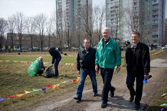 Sergei Sobyanin takes part in subbotnik in Moscow