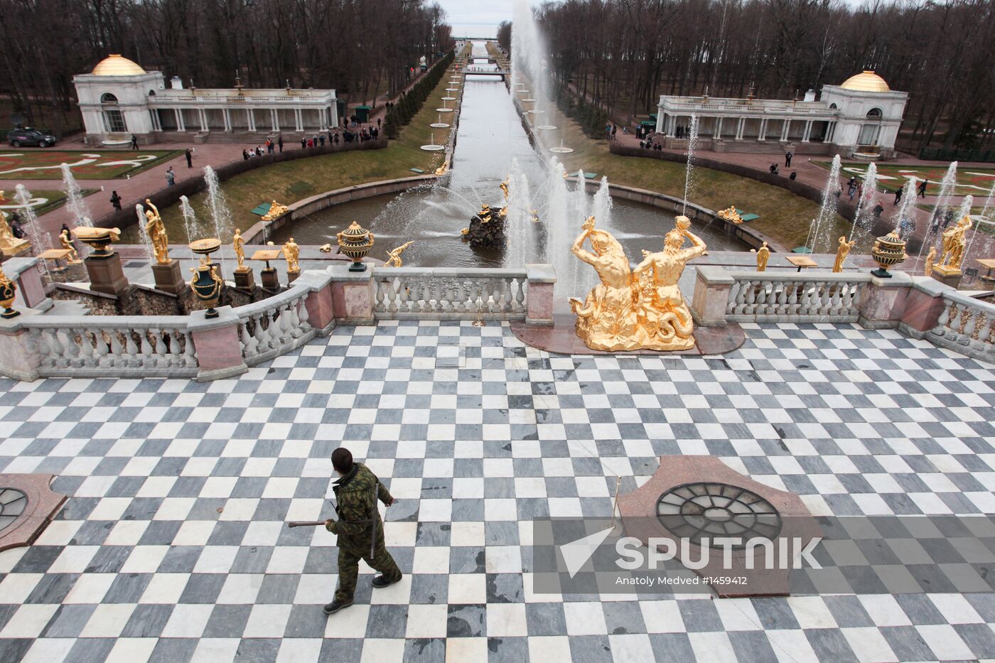 Fountain season opens in Peterhof