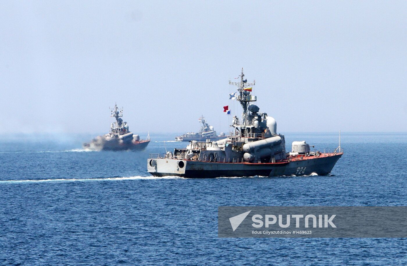 Pacific Fleet holds training exercise for missile boats