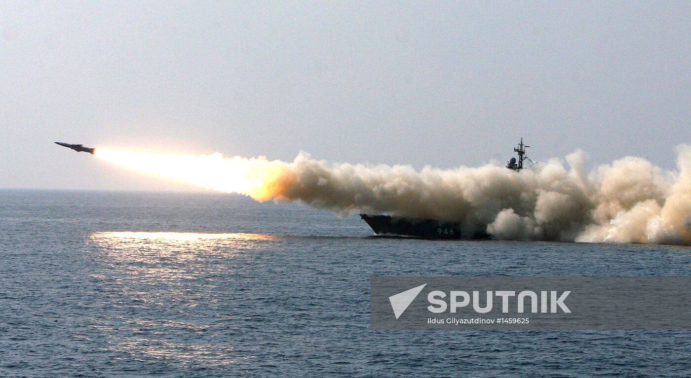 Pacific Fleet holds training exercise for missile boats