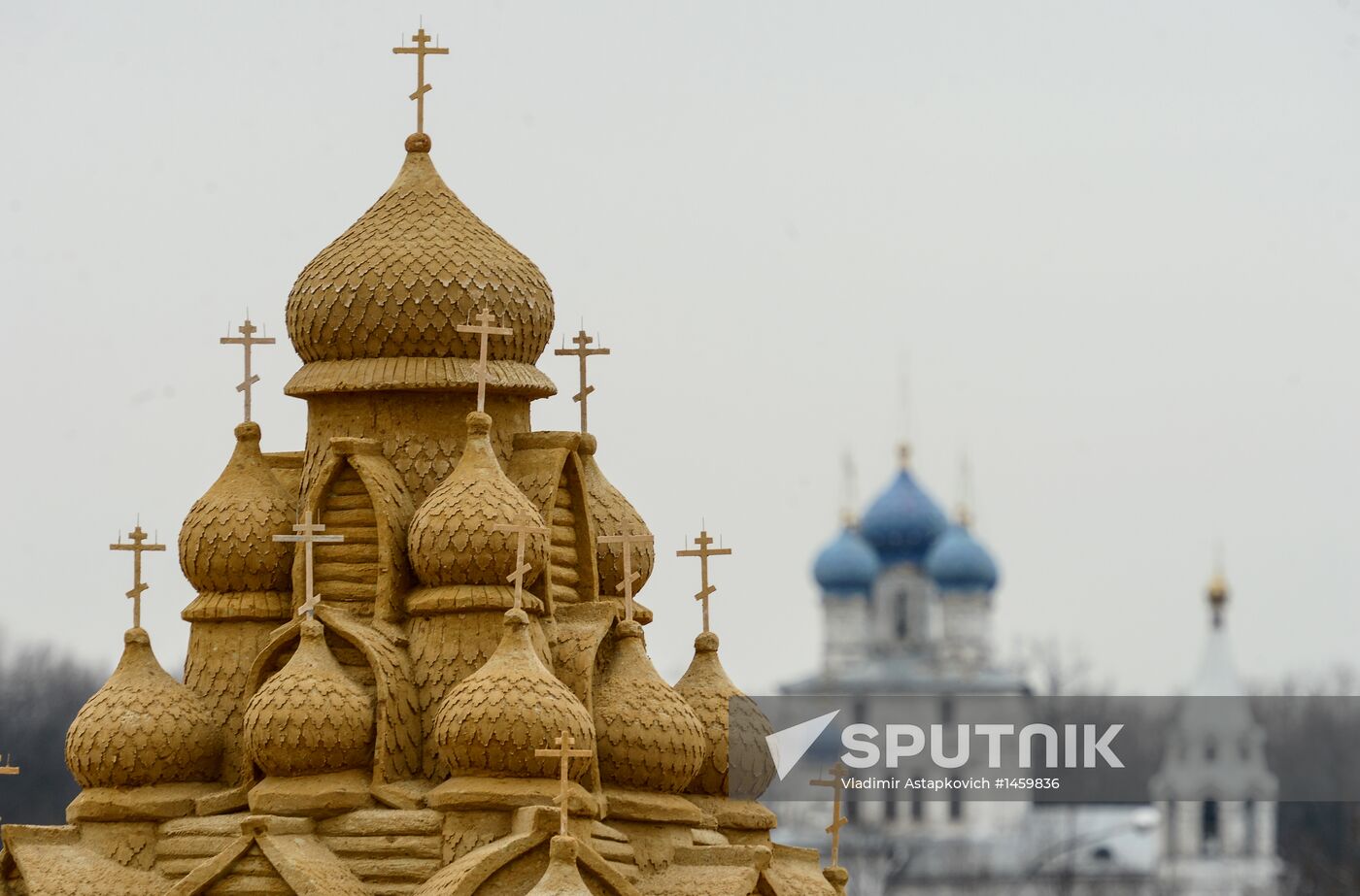 Exhibition of sand sculptures opens in Moscow
