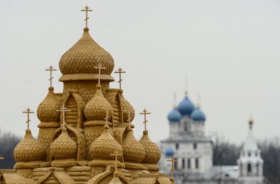 Exhibition of sand sculptures opens in Moscow