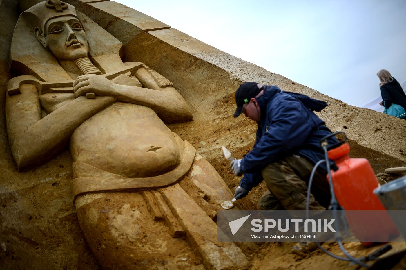 Exhibition of sand sculptures opens in Moscow