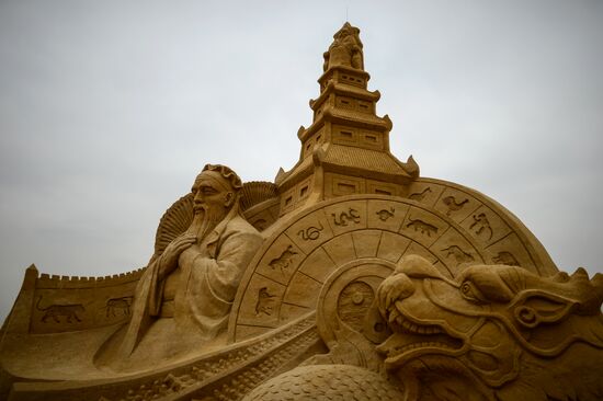 Exhibition of sand sculptures opens in Moscow