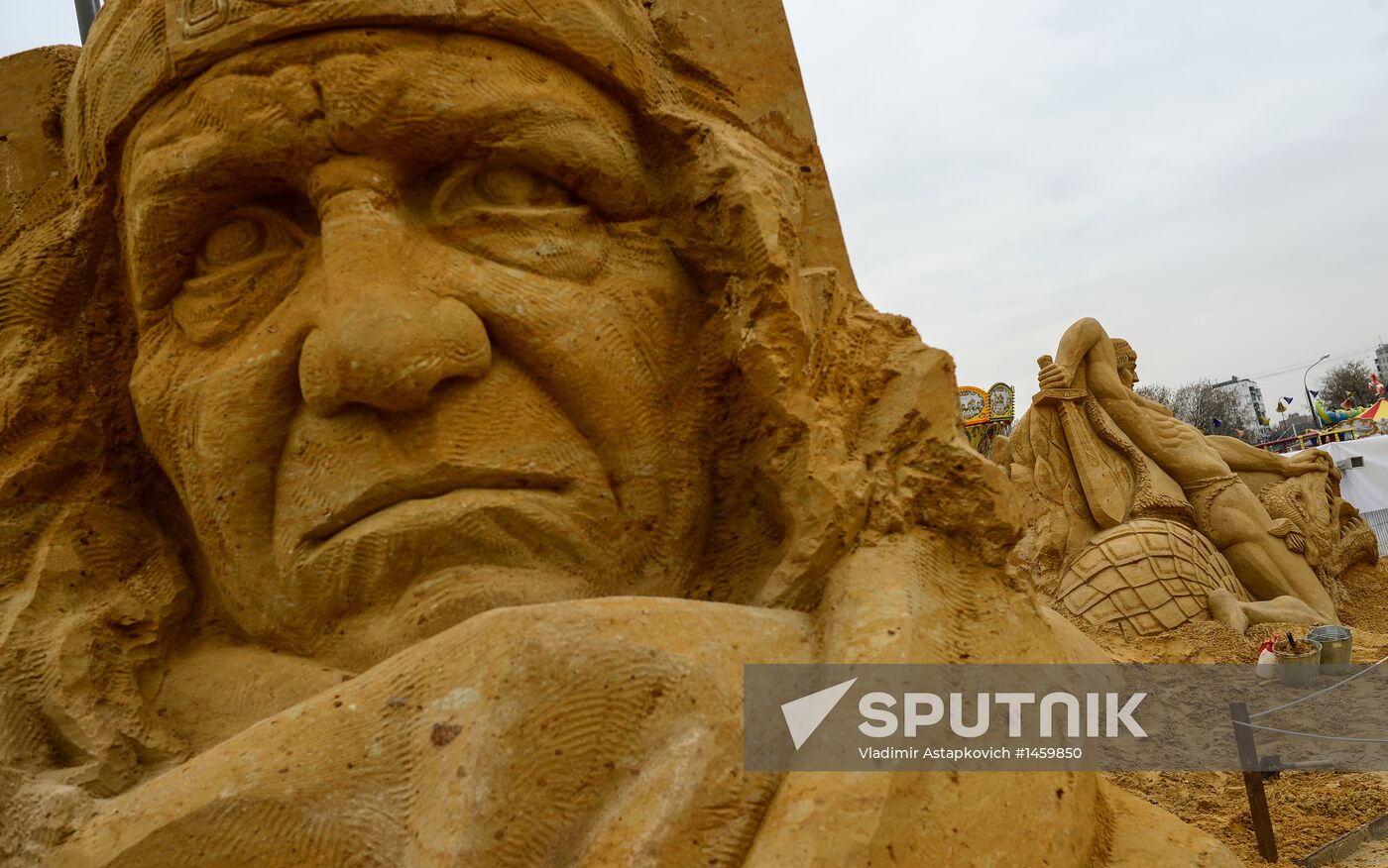 Exhibition of sand sculptures opens in Moscow