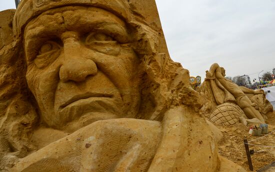 Exhibition of sand sculptures opens in Moscow