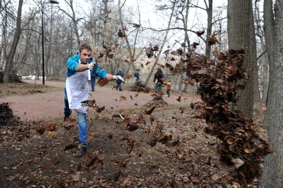 Media workers participate in Subbotnik, Moscow’s cleanup day