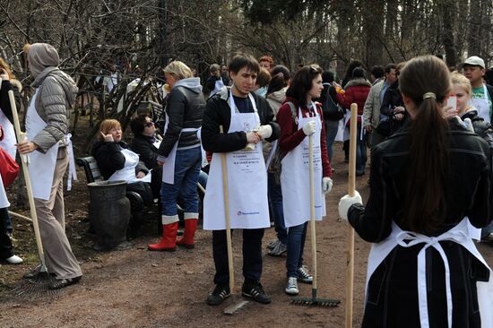 Media workers participate in Subbotnik, Moscow’s cleanup day