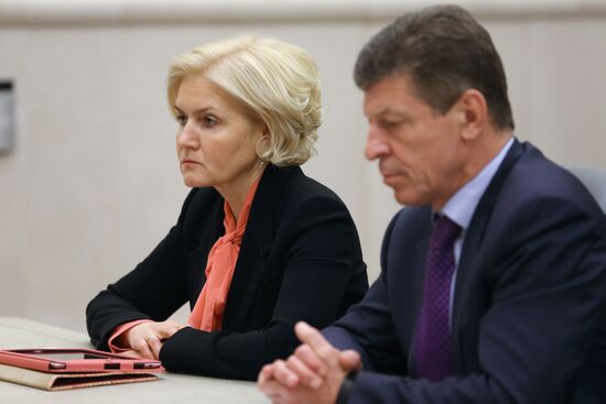 D.Medvedev meets with deputy prime ministers