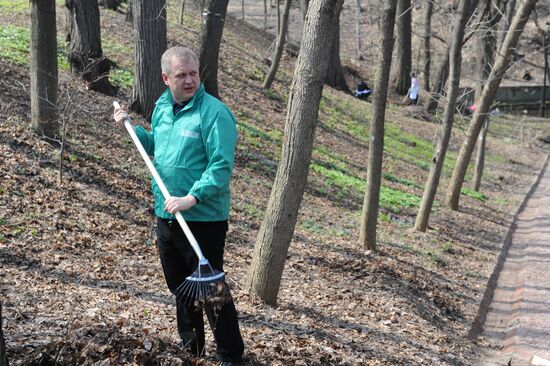 Media workers participate in Subbotnik, Moscow’s cleanup day