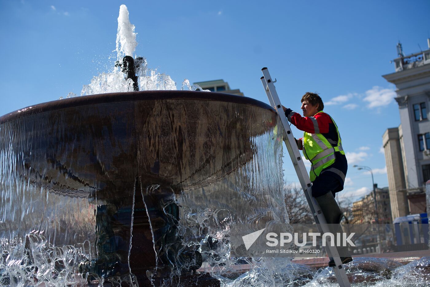 Fountain season gets underway in Moscow