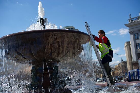 Fountain season gets underway in Moscow