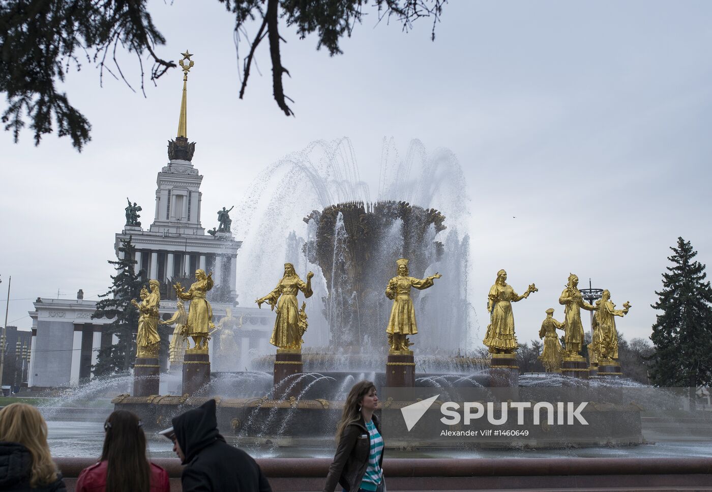 Fountain season gets underway in Moscow